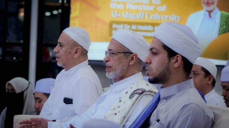 rektor universitas al ahghaf yaman